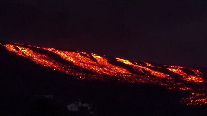 Lava en el volcan de La Palma / Telemadrid