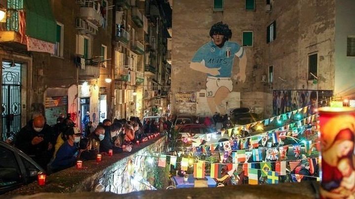 Veneración en Italia por Maradona / Twitter