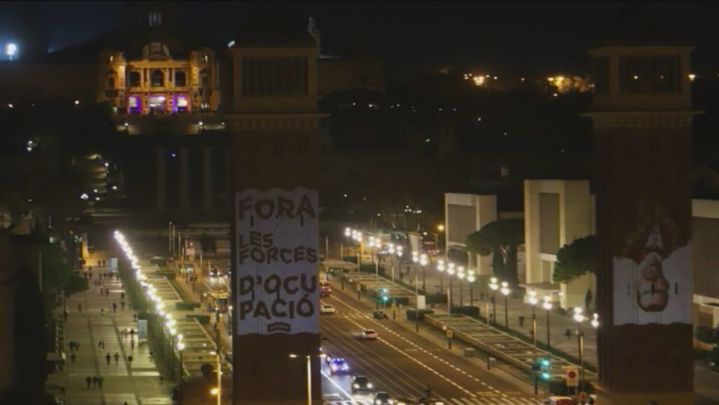 Proyección en las torres de la Fira / REDACCIÓN