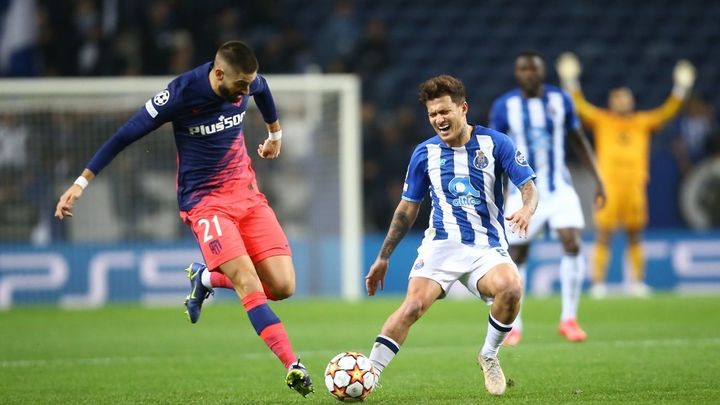 Carrasco ante el Porto / FC OPORTO