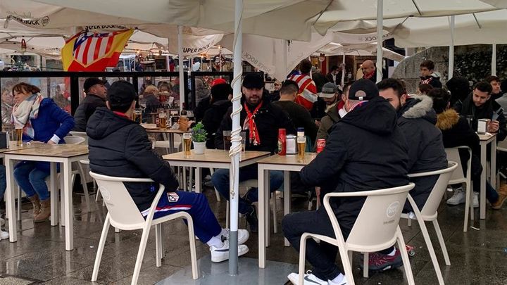 Aficionados del Atlético de Madrid en Oporto / EFE
