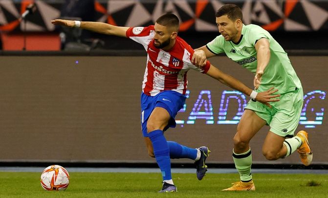 Yannick Carrasco ante el Athletic / EFE