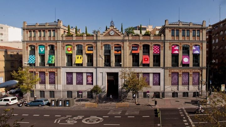 Fachada de la Casa Encendida / LCE