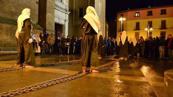 Penitentes en la procesión de Viernes Santo en Corella / TRADICIONES & FIESTAS