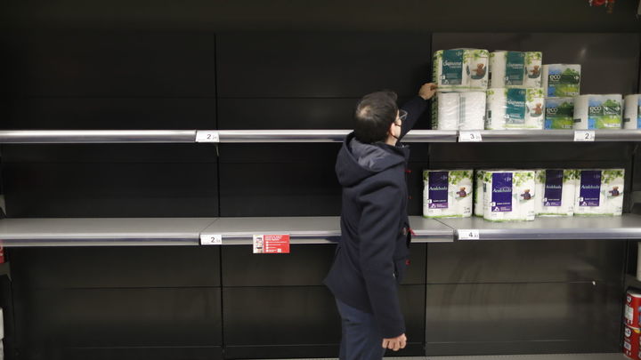 Falta de papel higiénico en un supermercado / EUROPA PRESS