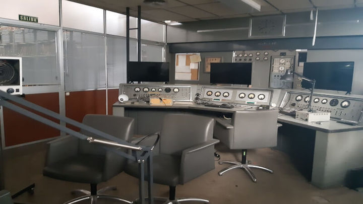 Equipos de control en el centro emisor de onda corta de Arganda / AYTO ARGANDA