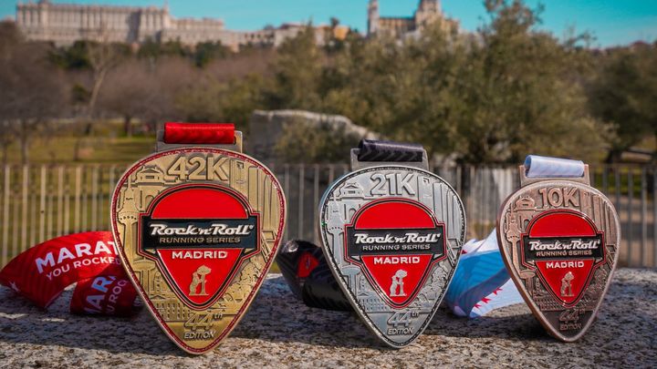 Medallas del Maratón de Madrid 2022 / @RNRmadmaraton