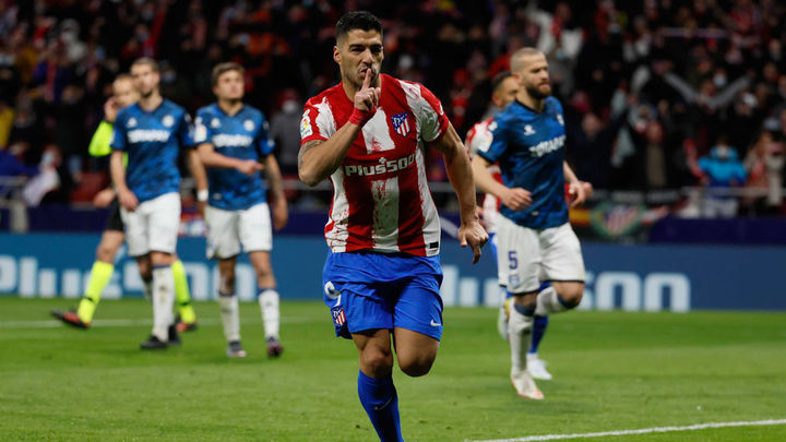 El uruguayo Luis Suárez, con un doblete en la segunda mitad, goleador del Atlético de Madrid junto a Joao Felix / EFE