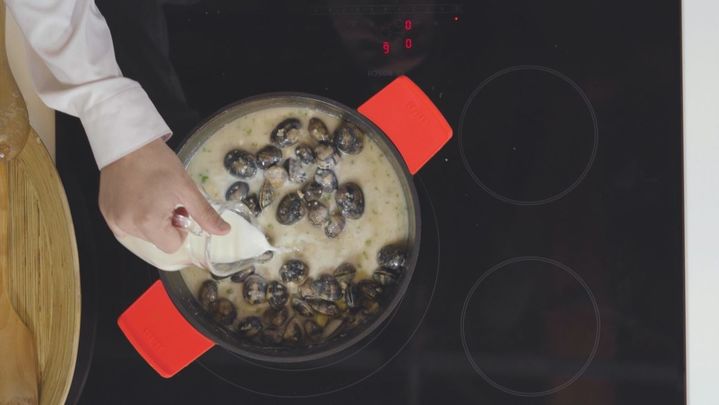 Receta de cardo en salsa de almendra y almejas