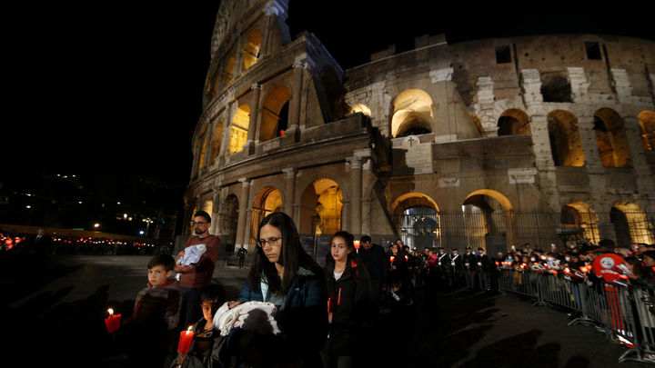 El papa implora la paz en un Vía Crucis marcado por Ucrania / EUROPA PRESS