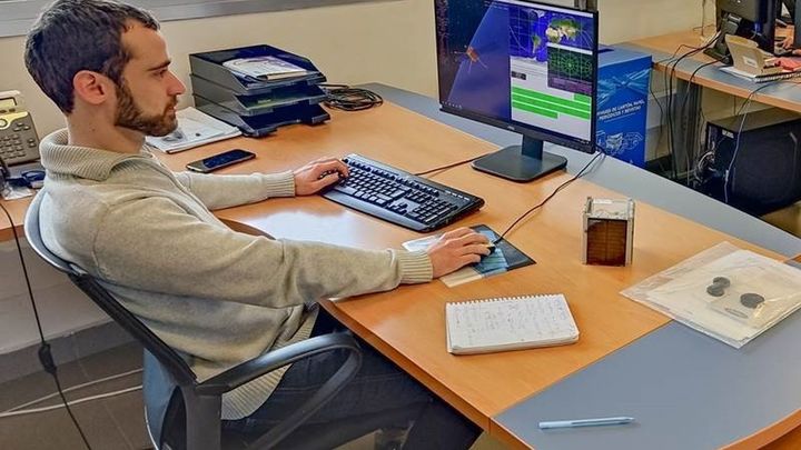 Trabajando en el software del control de actitud del OPS SAT / E-USOC / UPM