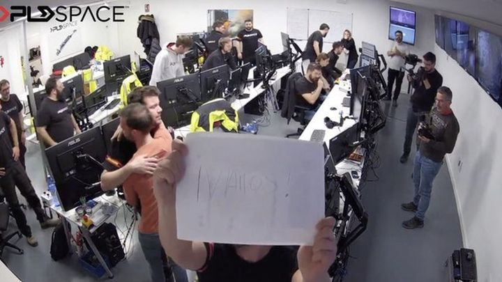 El control de PLD SPACE celebra el resultado de la prueba del motor / PLDSPACE