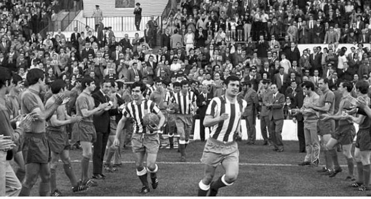 Primera pasillo de la historia / EFE