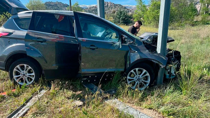Imagen del vehículo que ha arrollado a dos ciclistas en la M-608 / Emergencias Madrid 112