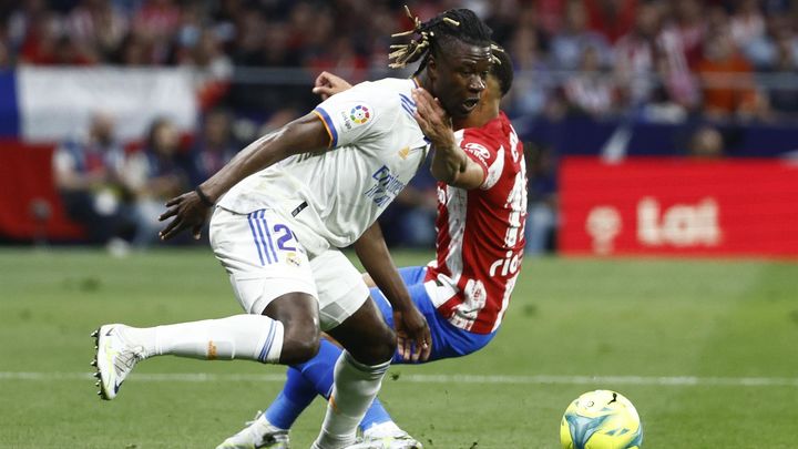 Camavinga ante el Atlético de Madrid / EFE