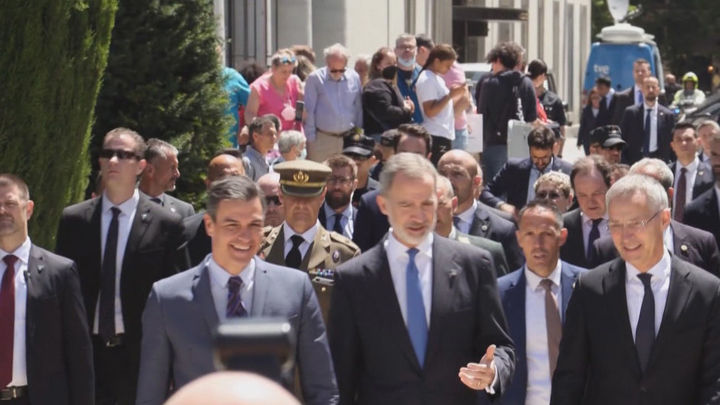 Los asistentes se han trasladado caminando al almuerzo en el Palacio Real / TELEMADRID