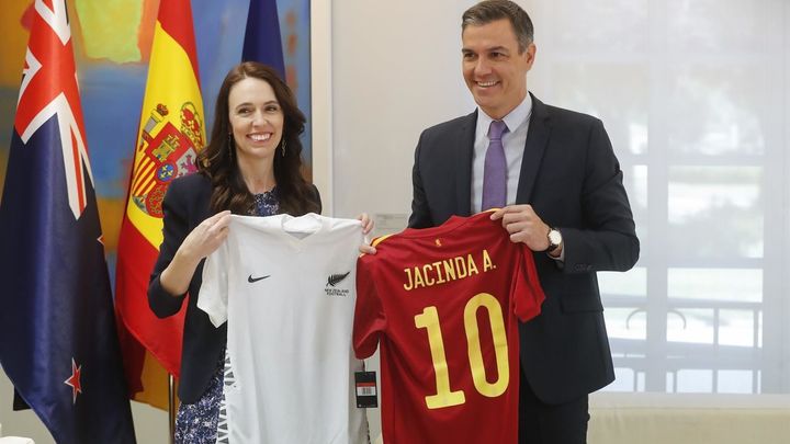 Pedro Sánchez junto a la primera ministra de Nueva Zelanda, Jadinda Ardern / EFE