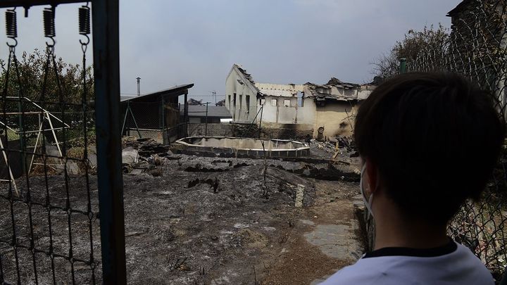 Vecinos de O Barco de Valdeorras (Ourense) desalojados por el fuego / EUROPA PRESS