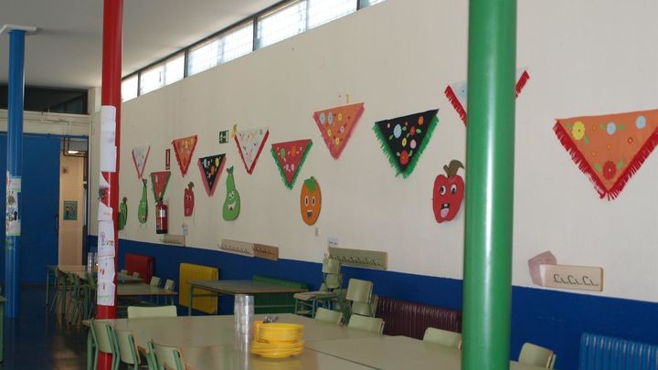 Las asociaciones trabajan para mantener alimentados a los niños / EFE