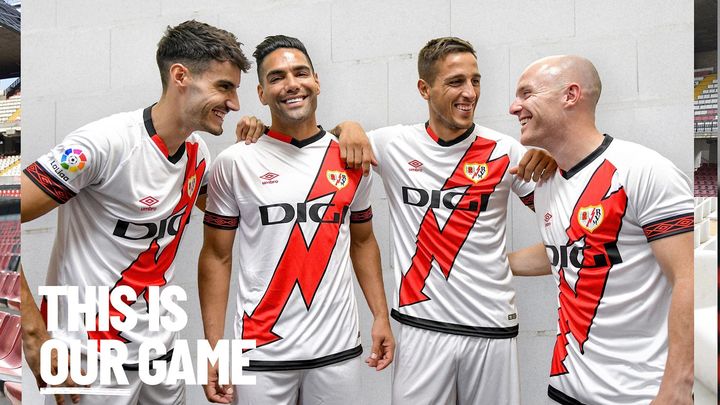 1ª equipación Rayo Vallecano 22/23 / @RayoVallecano