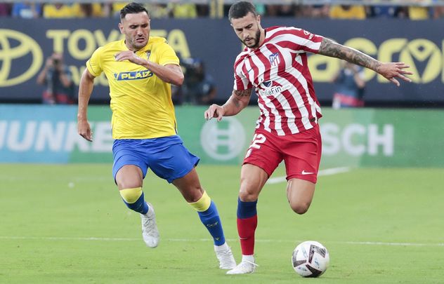 Lucas Pérez y Mario Hermoso / EFE