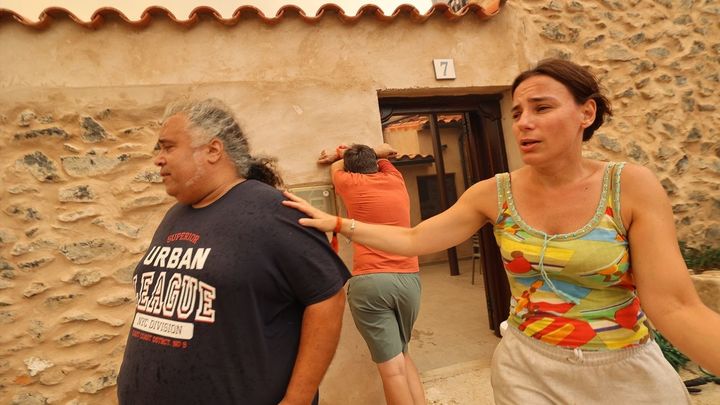 Vecinos de la localidad son evacuados, a 13 de agosto de 2022, en Añón de Moncayo, Zaragoza, / EUROPA PRESS