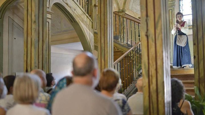 Entremés cervantino representado en la escalera de las Escolapias de Alcalá / AYTO ALCALÁ DE HENARES