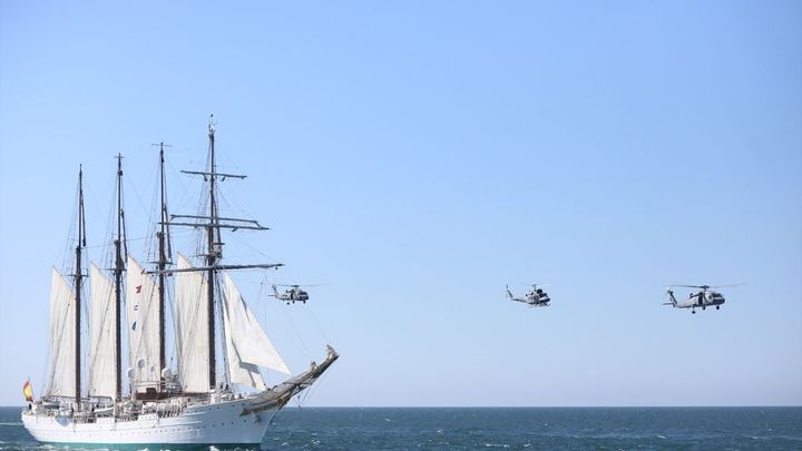 Momento del desfile aéreo y marítimo / Europa Press