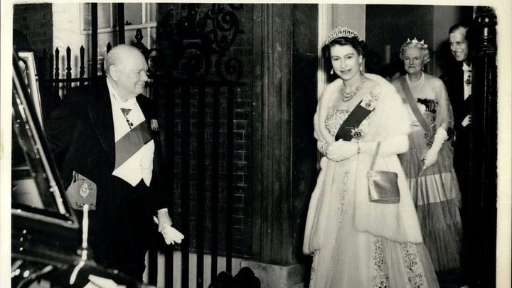 Winston Churchill y la reina Isabel II en 1955 / EUROPA PRESS