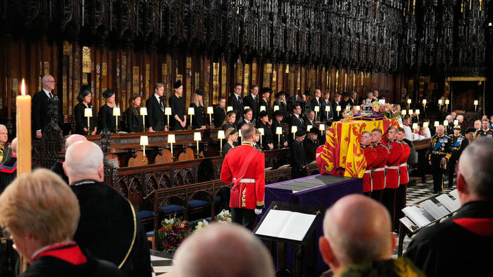 El féretro de Isabel II llega al castillo de Windsor donde será enterrada / Jonathan Brady / PA Wire / dpa for EUROPA PRESS