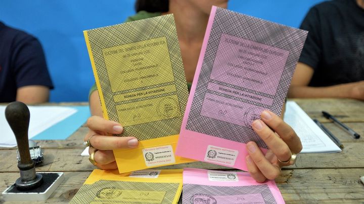 Papeletas de votación en los comicios generales de 2022 / EFE