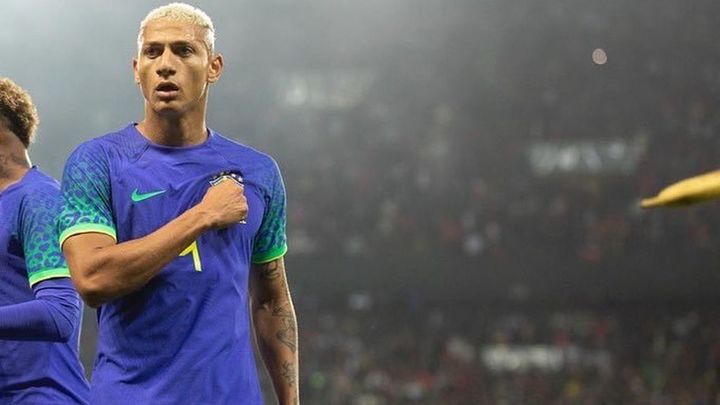 Richarlison y el plátano que le lanzaron desde el público / Lucas Figueiredo