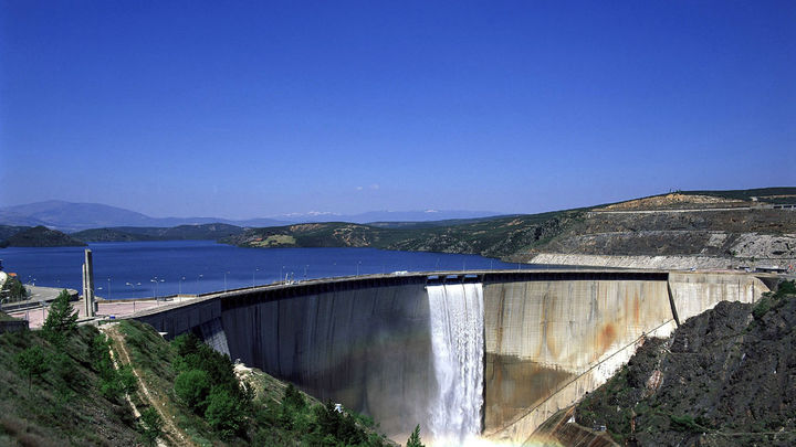 Presa y embalse de El Atazar / Canal de Isabel II