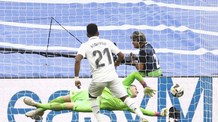 Rodrygo marca de penalti el 3-1 definitivo / EFE