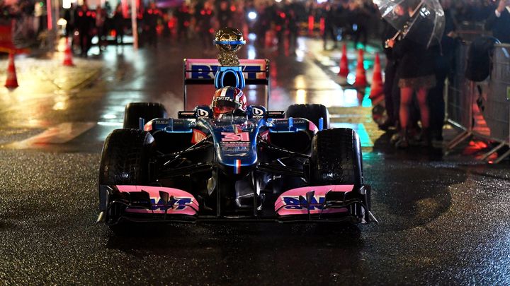 Balón de Oro en un Alpine / FRANCE FOOTTBALL