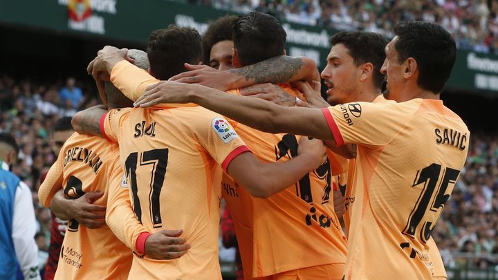 Los jugadores del Atlético de Madrid celebran tras anotar ente el Real Betis / EFE