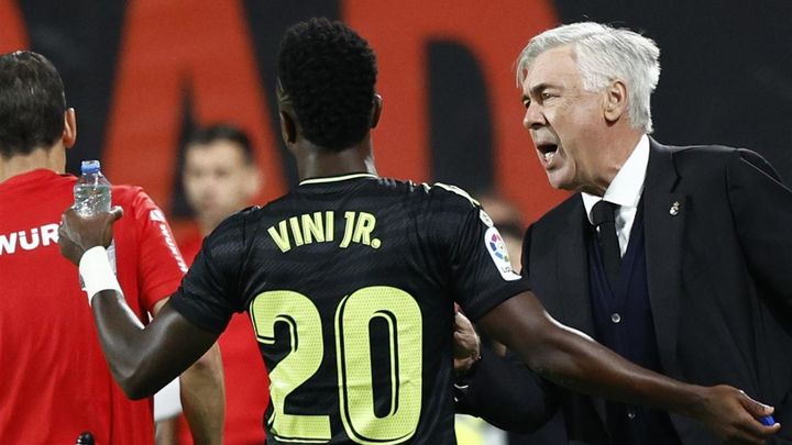 Vinicius y Ancelotti / EFE
