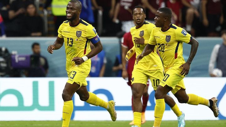 Énner Valencia  celebra uno de sus goles frente a Catar en el partido inaugural del Mundial 2022 / EFE