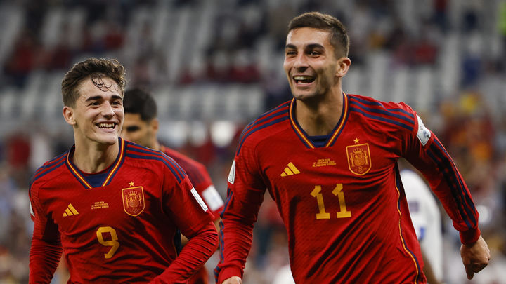 Ferrán Torres y Gavi / EFE