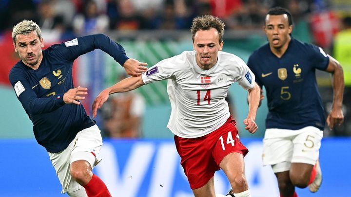 Griezmann ante Dinalmarca / EFE