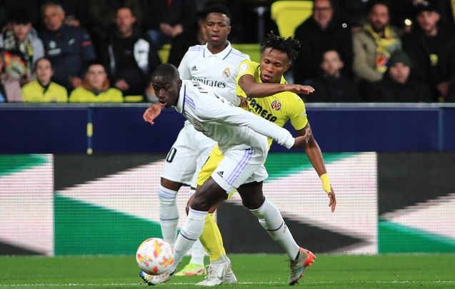 Mendy y Vinicius ante el Villarreal / EFE