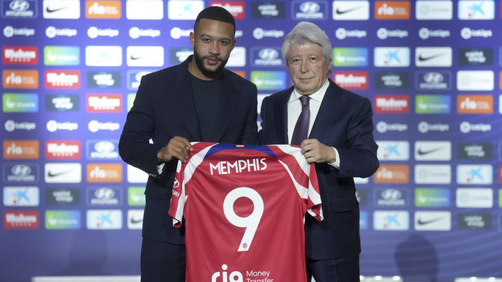Memphis Depay y Enrique Cerezo / EFE