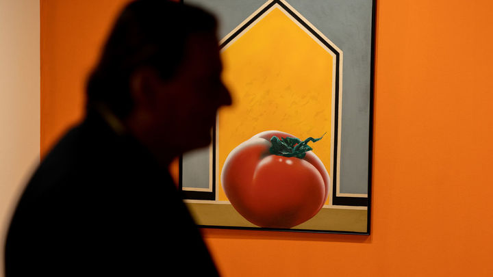 Uno de los cuadros de Eduardo Úrculo expuestos en el Antiguo Hospital de Santa María la Rica de Alcalá / AYTO ALCALÁ DE HENARES