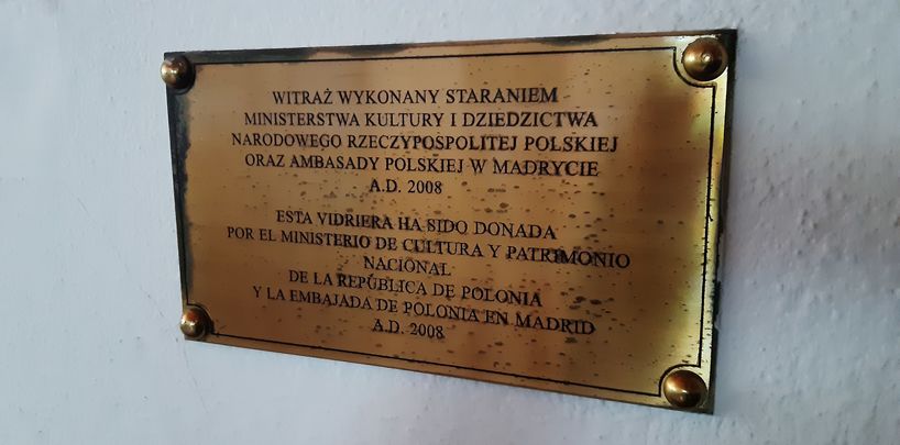 Placa colocada en 2008 por la Embajada de Polonia en Madrid / P.O.