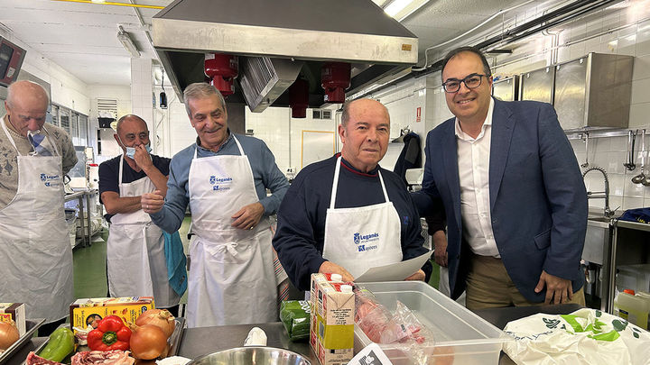 Entrega de diplomas a los alumnos de la 'Academia Mayorchef' de Leganés / AYTO LEGANÉS