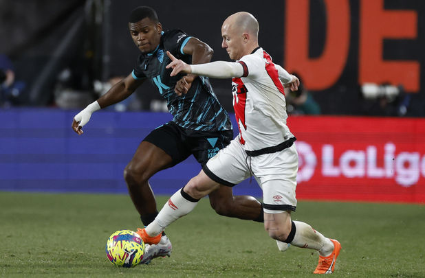 Isi Palazón ante el Almería / EFE