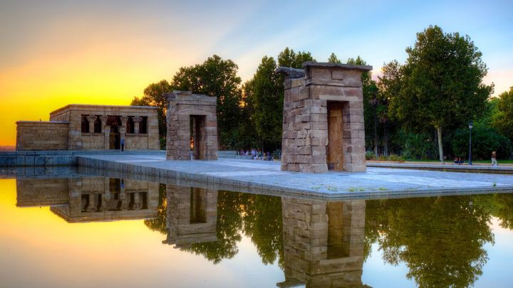 Uno de los mejores lugares para ver la puesta de sol en Madrid es desde el Templo de Debod / WIKIPEDIA