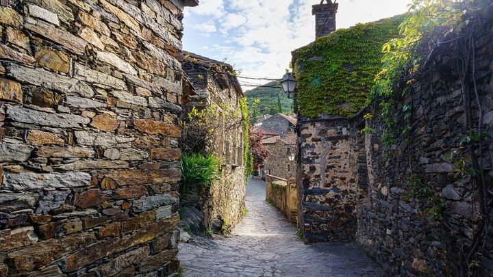 Una de las calles de Patones de Arriba / COMUNIDAD DE MADRID