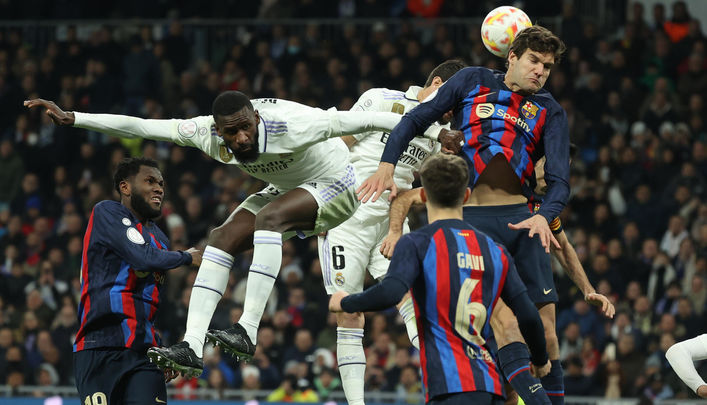 Rudiger ante el Barcelona / EFE