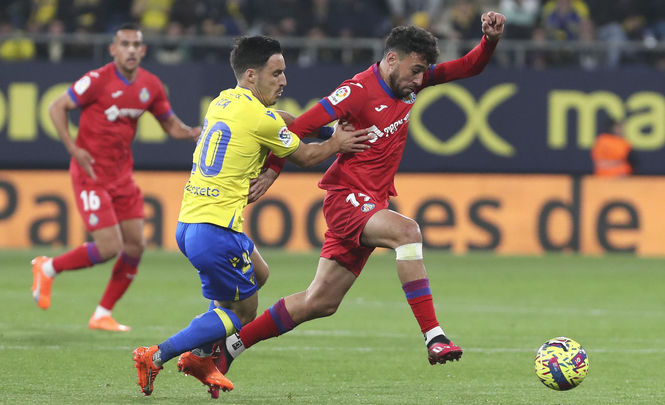 Munir ante el Cádiz / EFE